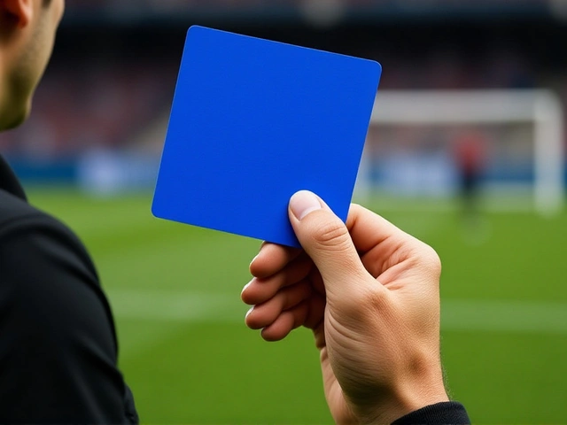 Blue Card en el fútbol: la nueva tarjeta que expulsa jugadores 10 minutos